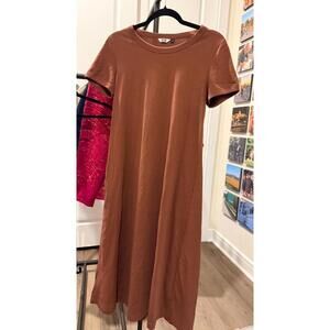 Uniqlo Airism Short-Sleeve Brown Midi Dress